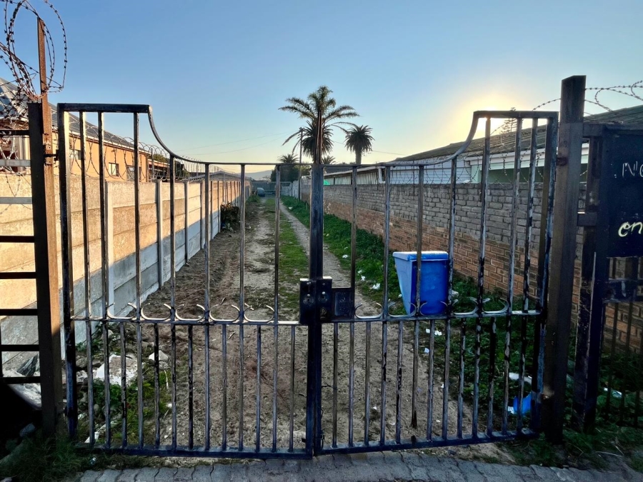 6 Bedroom Property for Sale in Riverton Western Cape